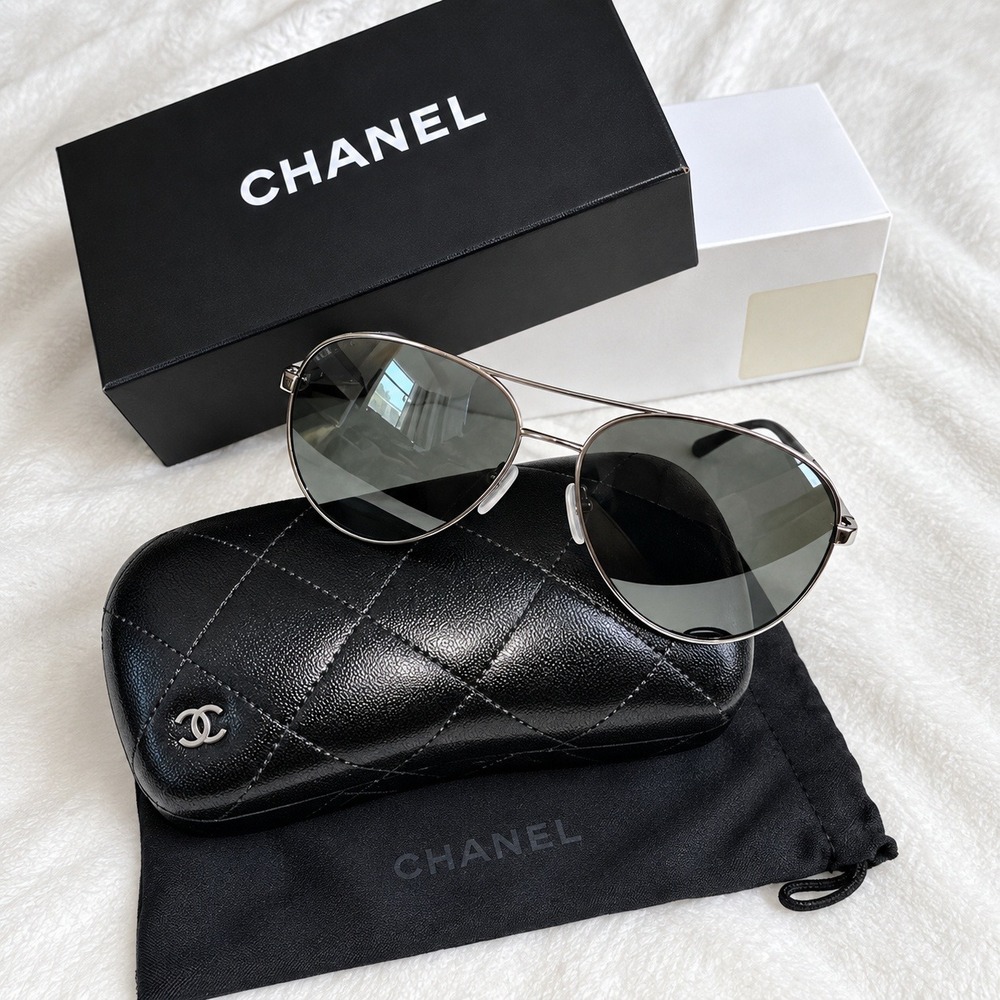Chanel Aviator Sunglasses Silver Metal Interlocking CC Logo Mirrored Lenses 4185